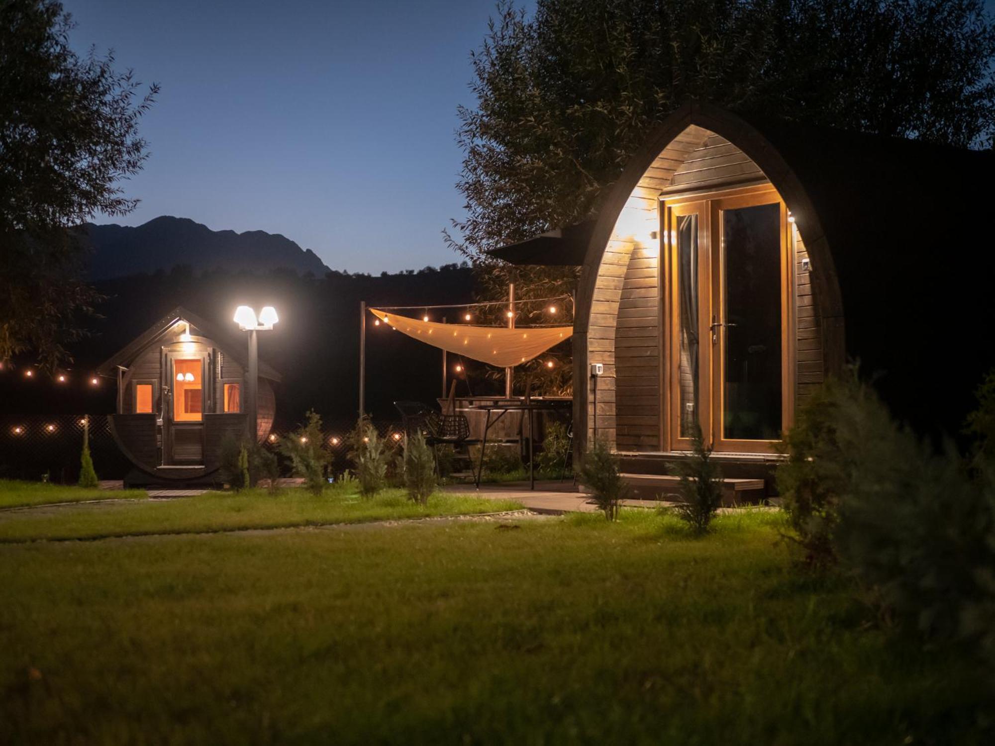 Glamp In Style Pods Resort Bran  Eksteriør billede