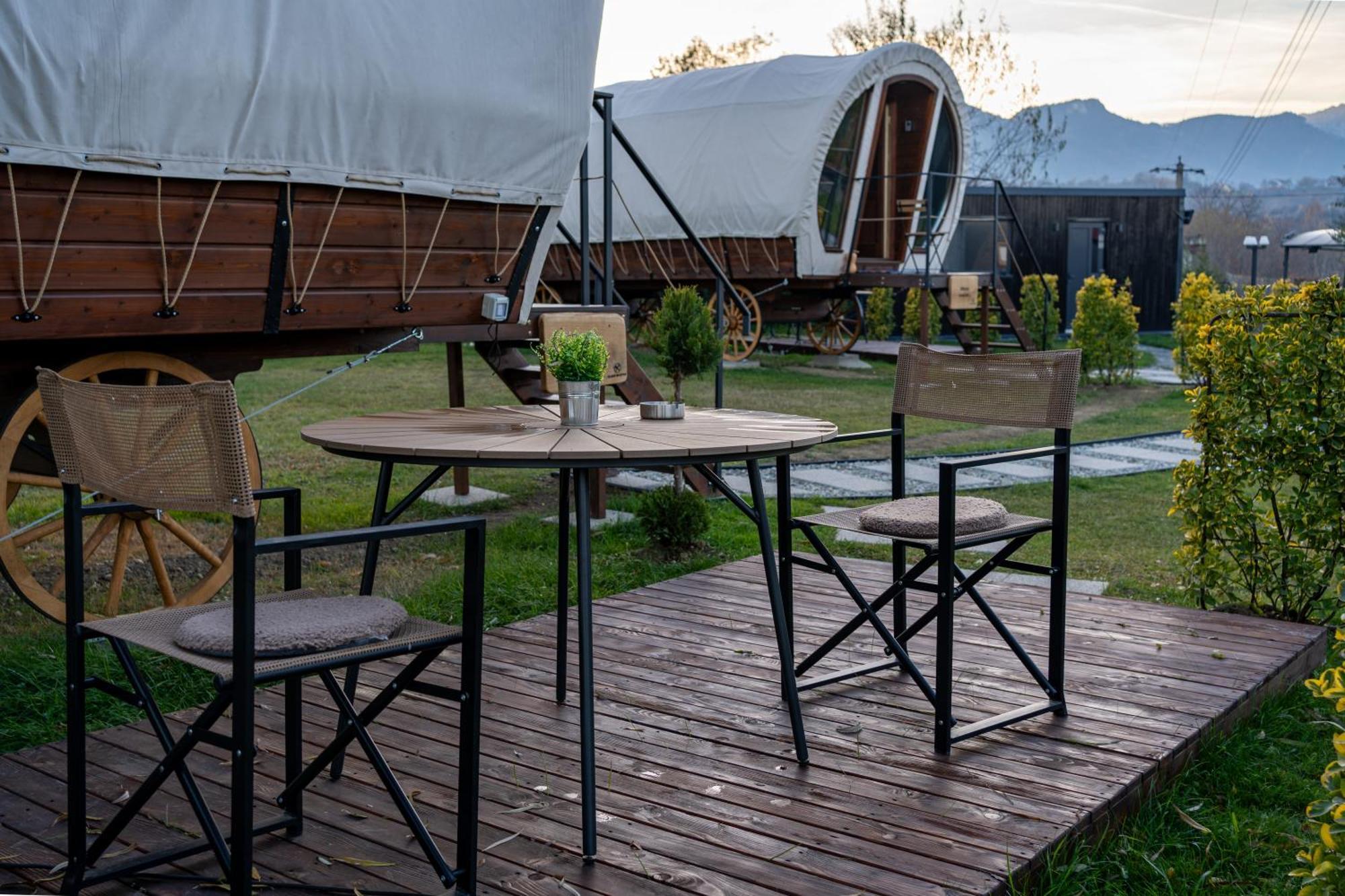 Glamp In Style Pods Resort Bran  Eksteriør billede