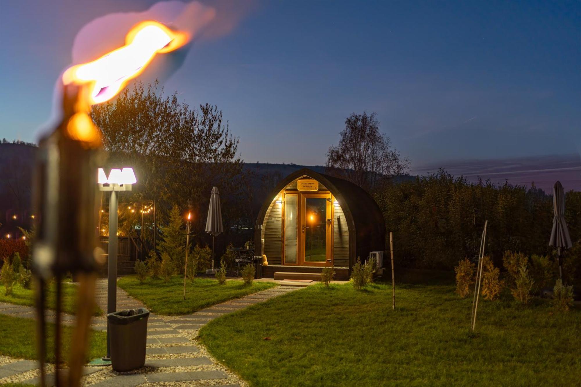 Glamp In Style Pods Resort Bran  Eksteriør billede