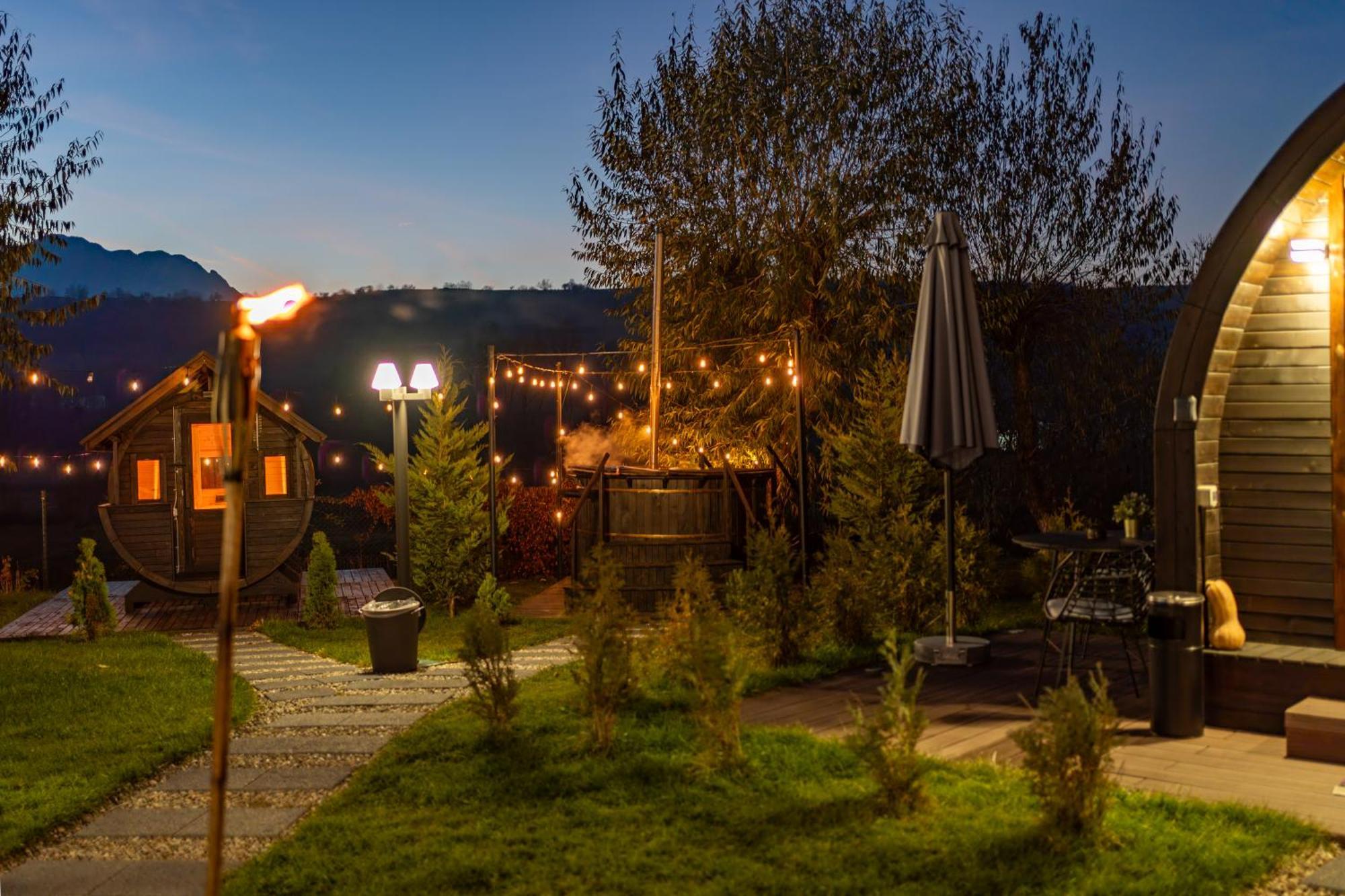 Glamp In Style Pods Resort Bran  Eksteriør billede