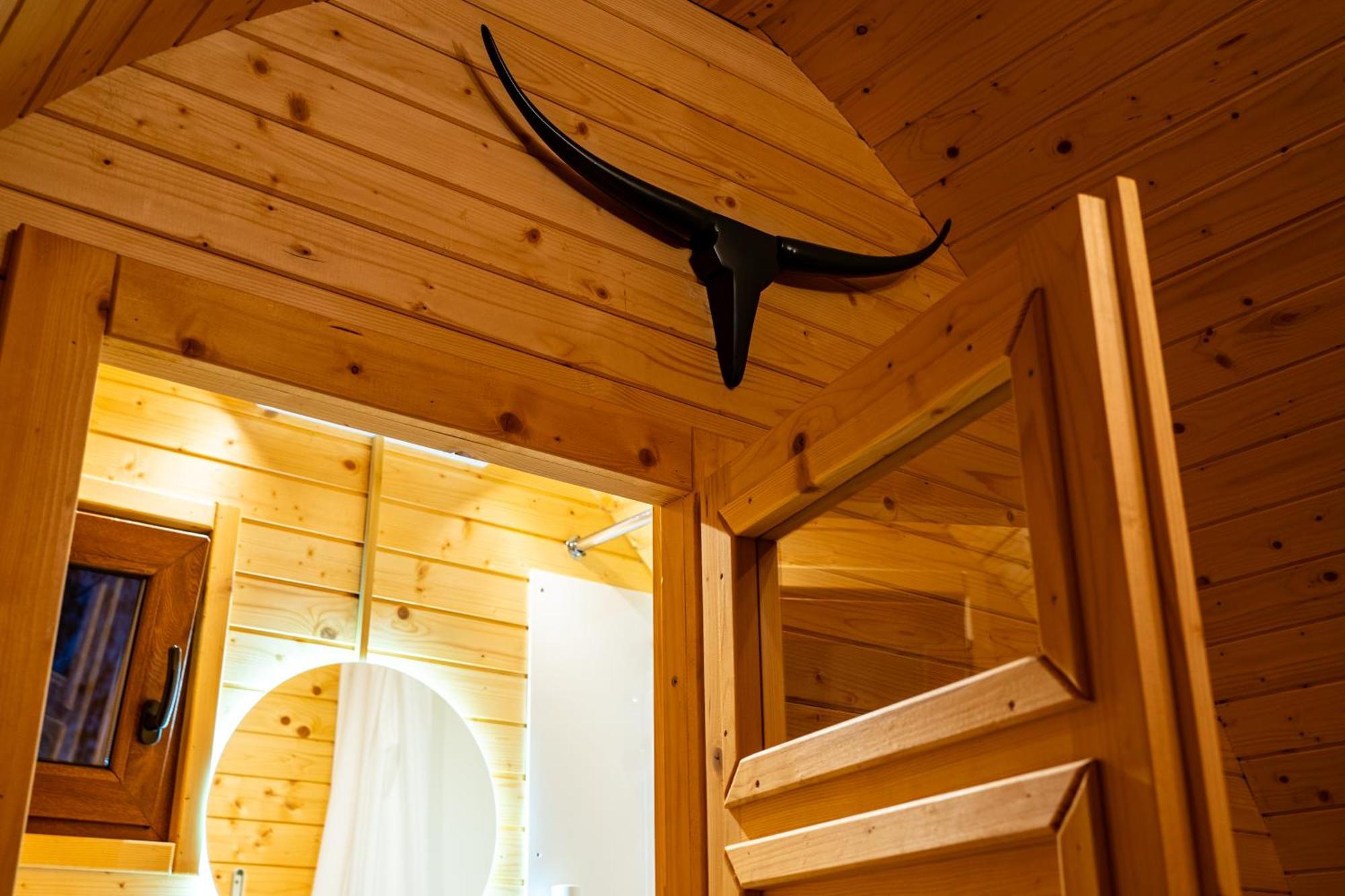 Glamp In Style Pods Resort Bran  Eksteriør billede