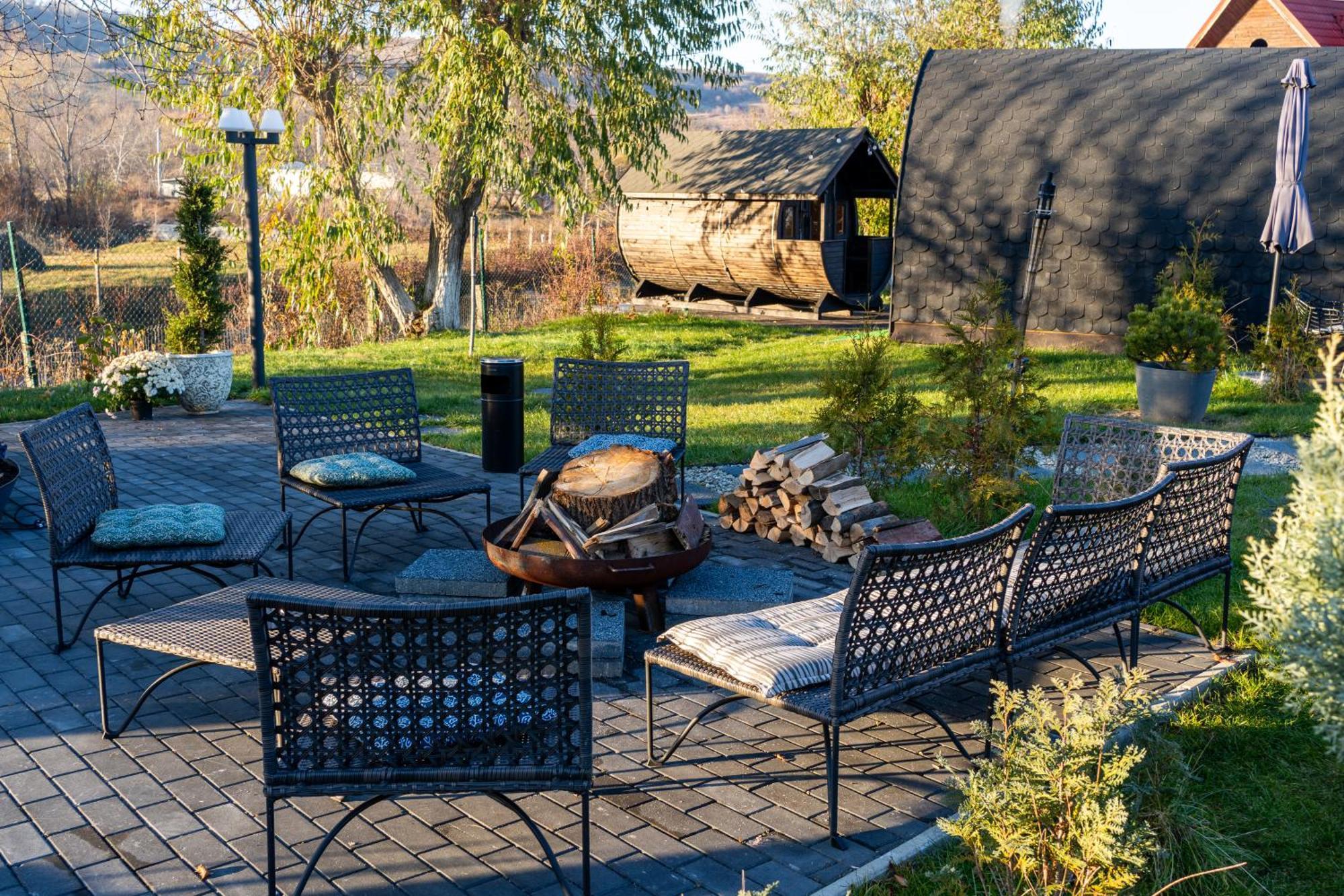 Glamp In Style Pods Resort Bran  Eksteriør billede
