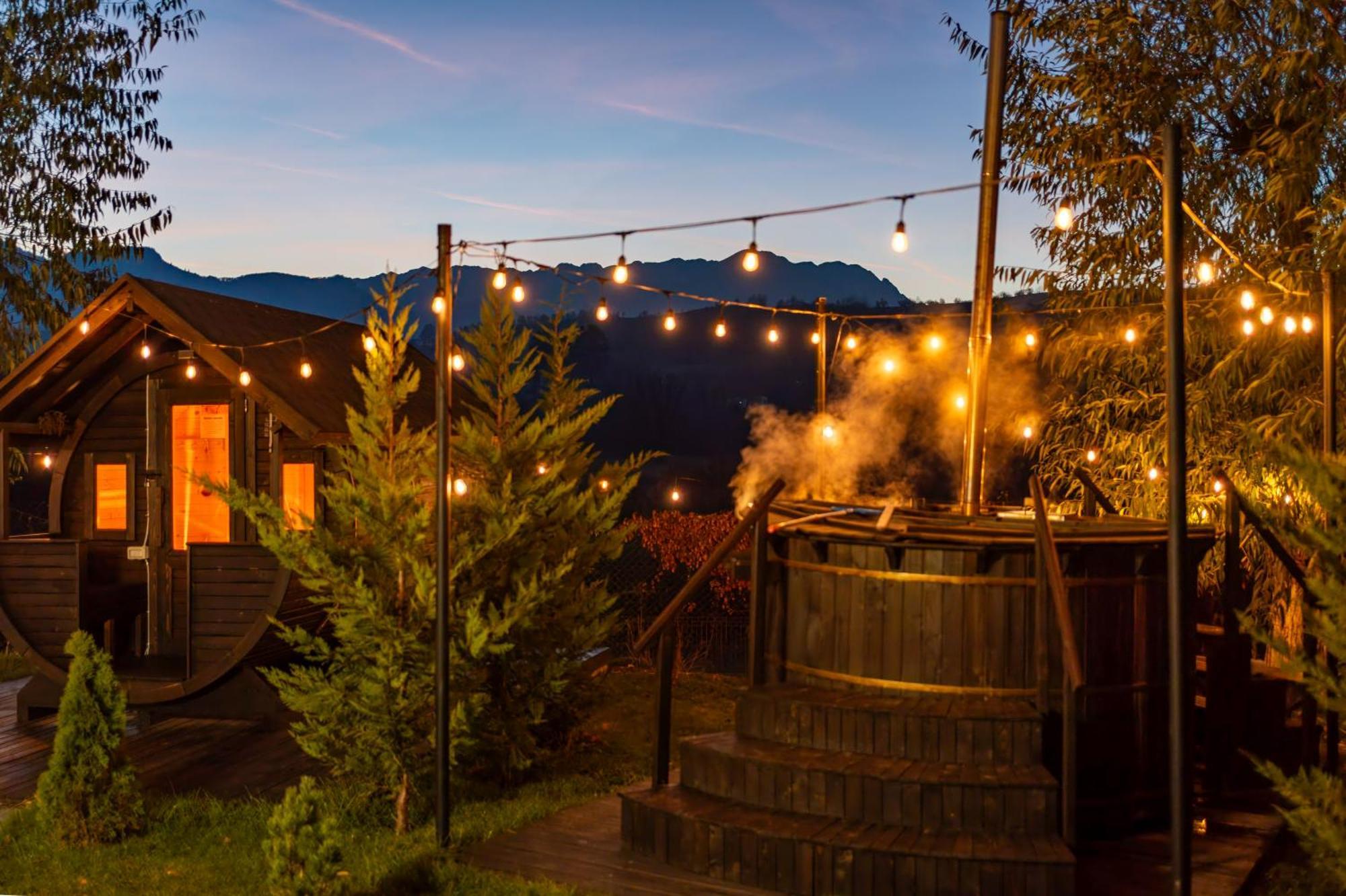 Glamp In Style Pods Resort Bran  Eksteriør billede