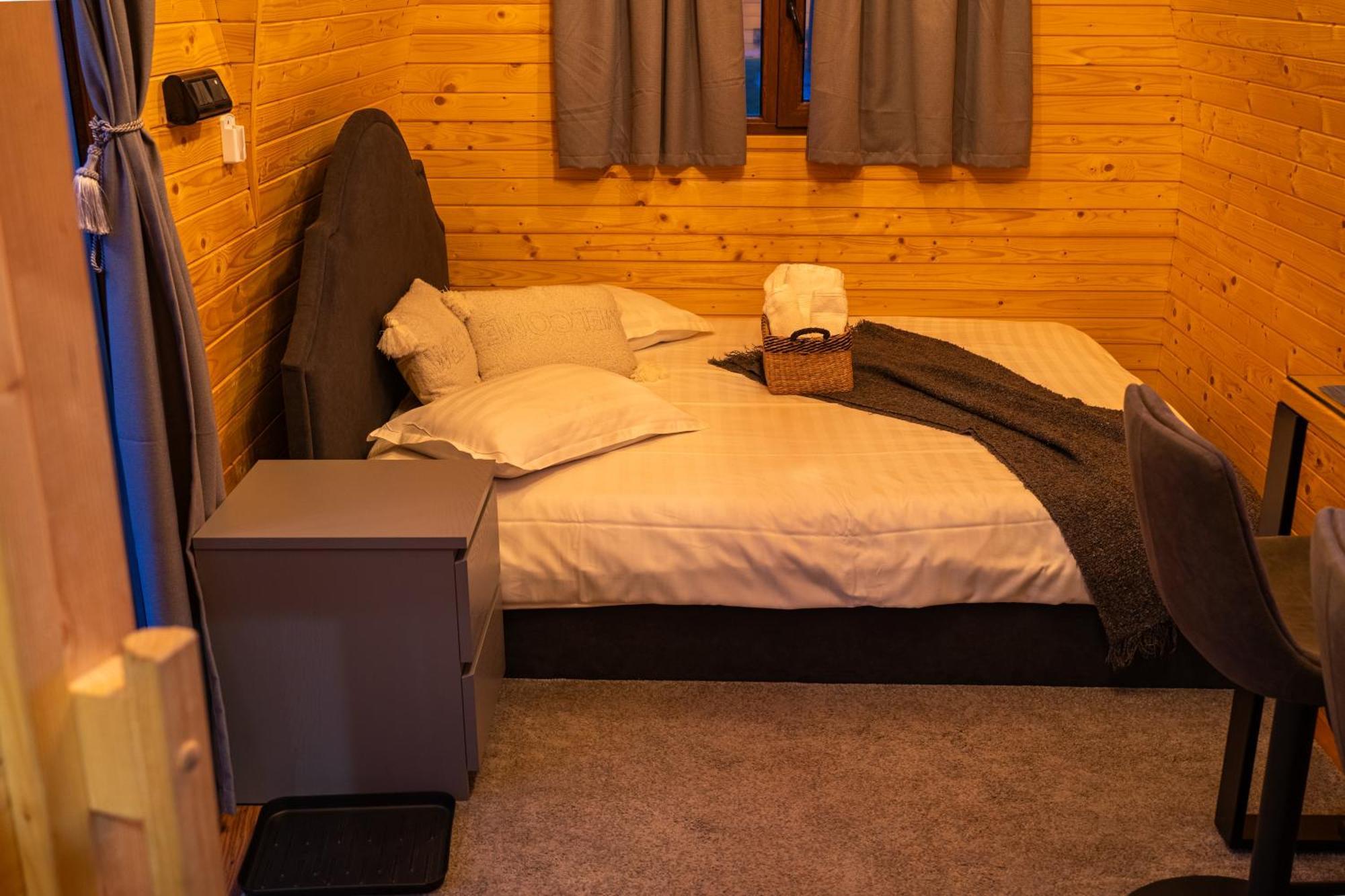 Glamp In Style Pods Resort Bran  Eksteriør billede