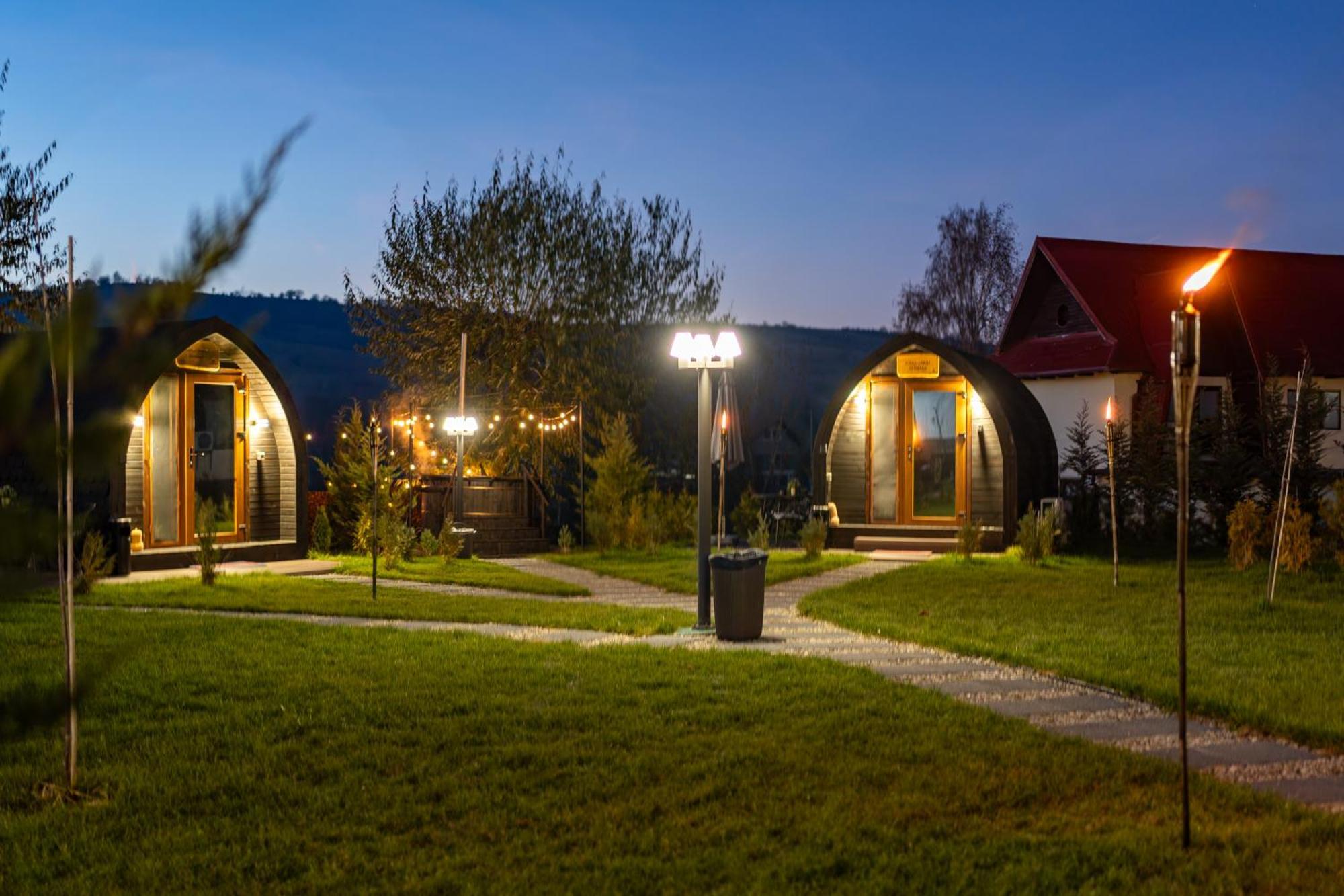 Glamp In Style Pods Resort Bran  Eksteriør billede