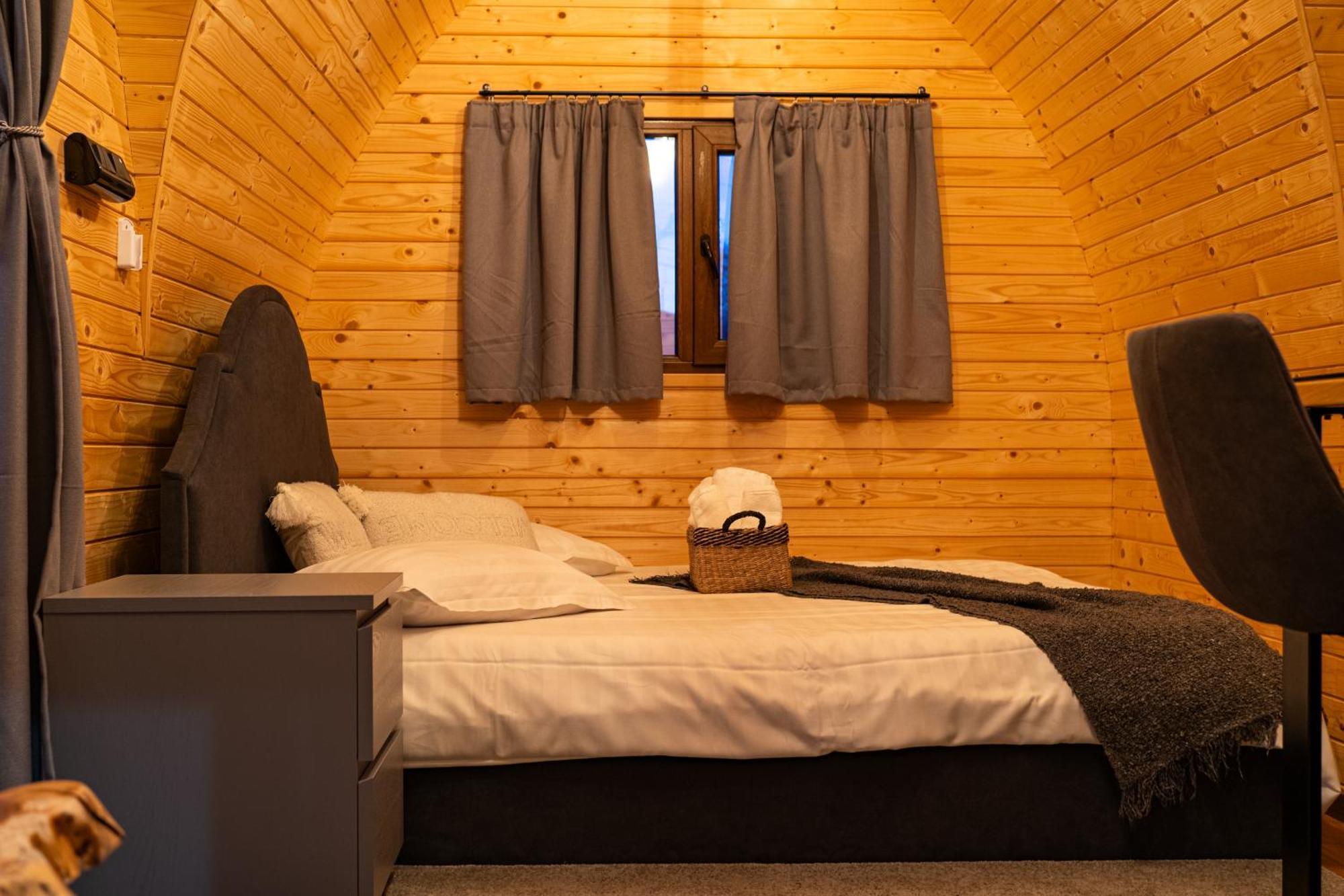 Glamp In Style Pods Resort Bran  Eksteriør billede