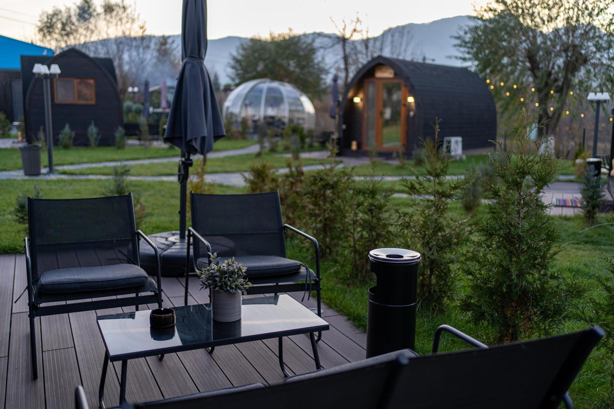 Glamp In Style Pods Resort Bran  Eksteriør billede