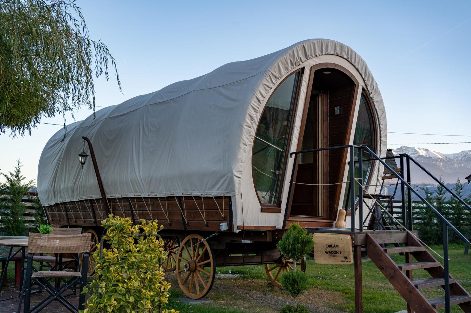 Glamp In Style Pods Resort Bran  Eksteriør billede