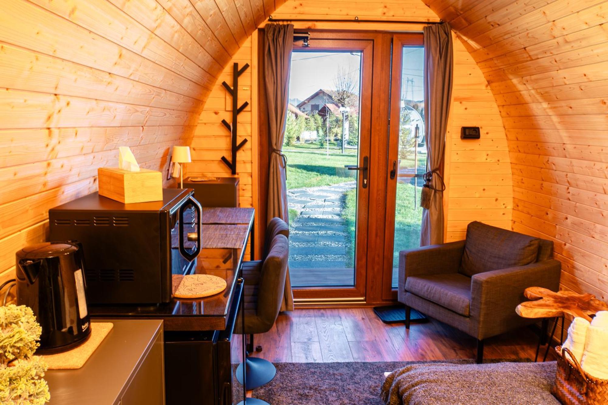 Glamp In Style Pods Resort Bran  Eksteriør billede