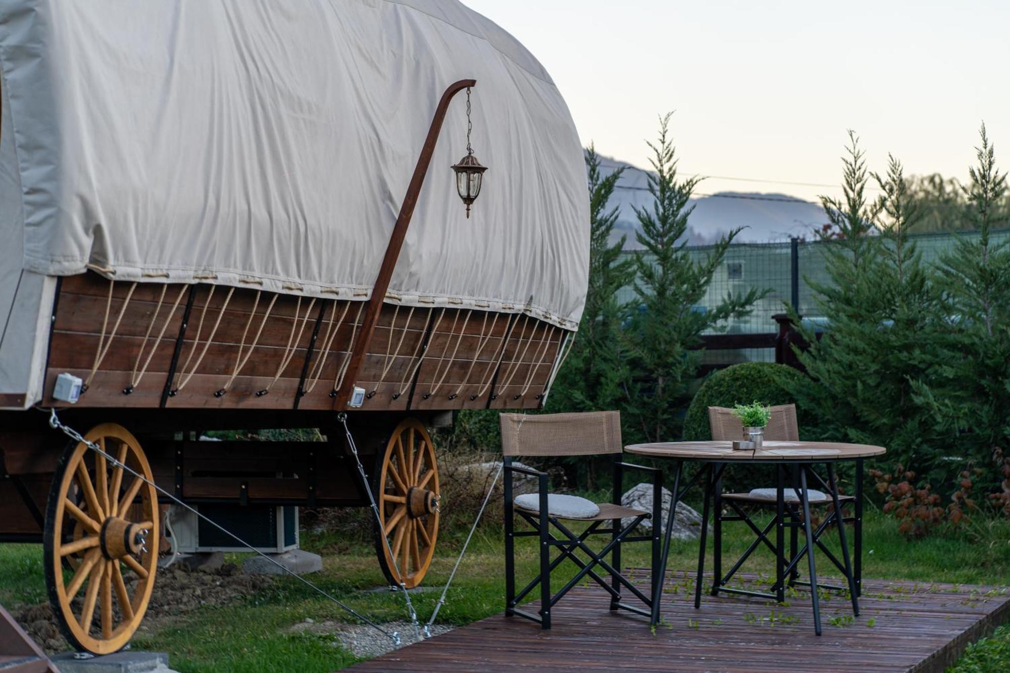 Glamp In Style Pods Resort Bran  Eksteriør billede