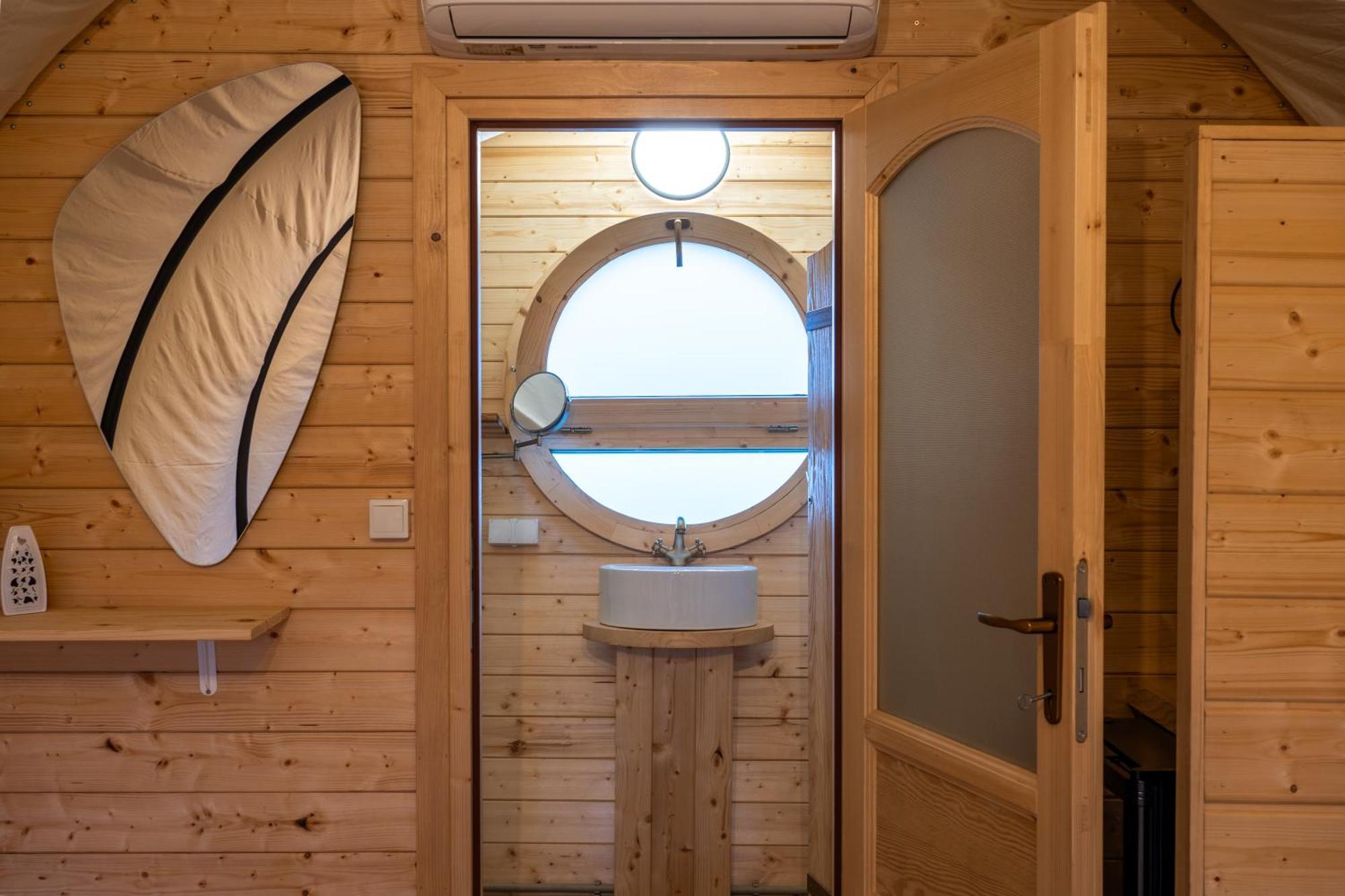 Glamp In Style Pods Resort Bran  Eksteriør billede