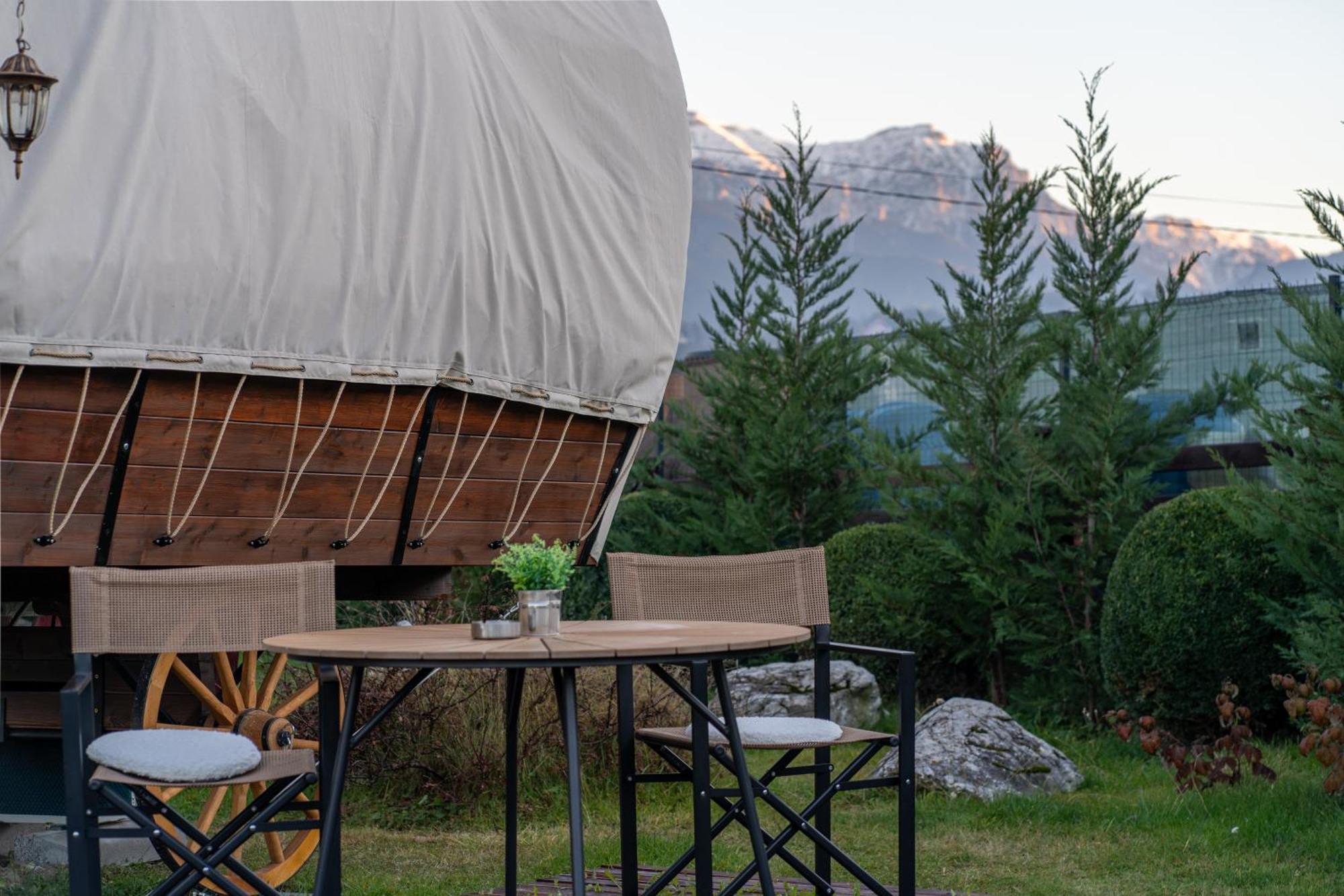 Glamp In Style Pods Resort Bran  Eksteriør billede