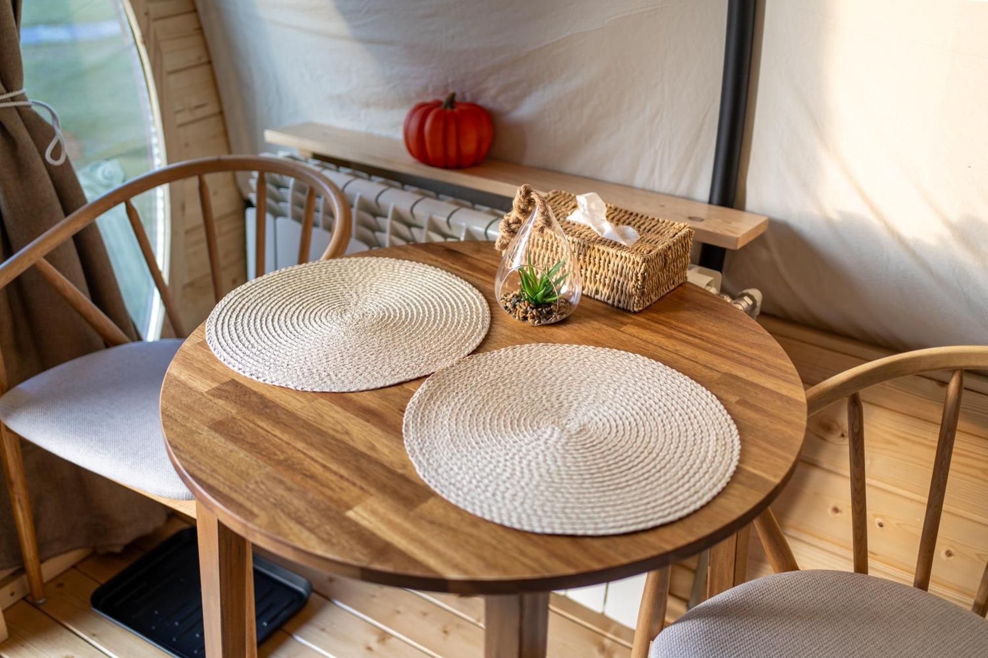 Glamp In Style Pods Resort Bran  Eksteriør billede