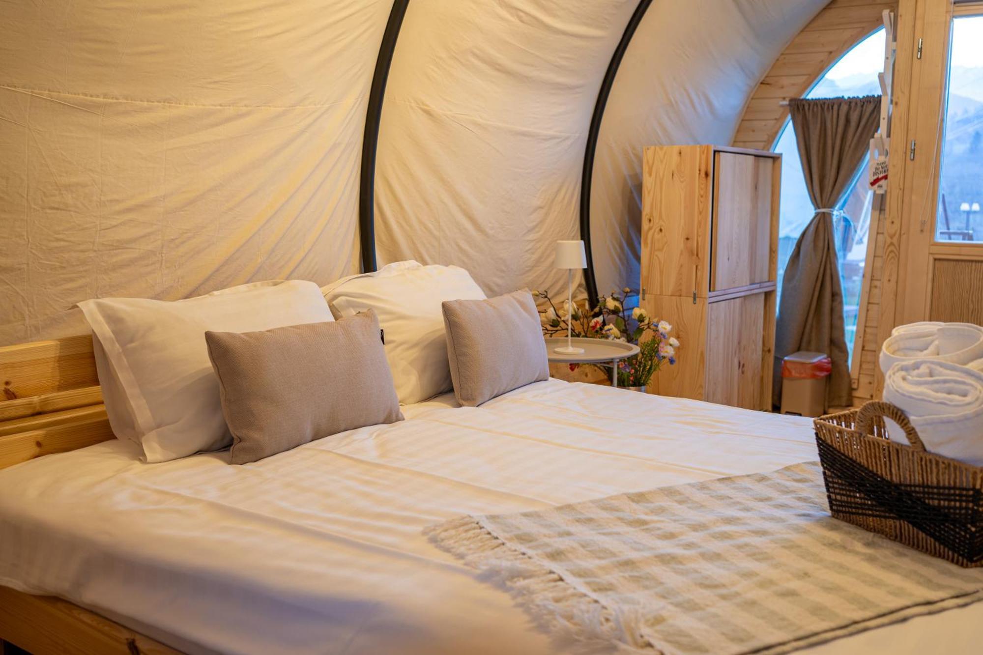 Glamp In Style Pods Resort Bran  Eksteriør billede
